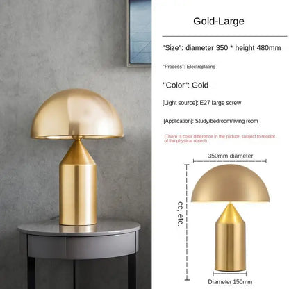 Lampe de table LED au design minimaliste nordique, luxueuse et dorée, idéale pour un salon, une chambre à coucher ou une table de chevet, haut de gamme et orientable.