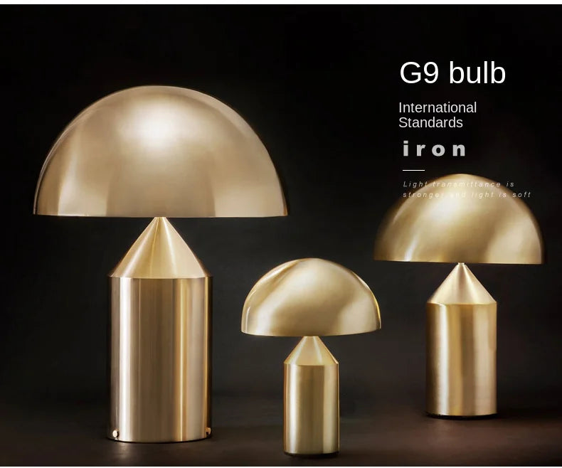 Lampe de table LED au design minimaliste nordique, luxueuse et dorée, idéale pour un salon, une chambre à coucher ou une table de chevet, haut de gamme et orientable.
