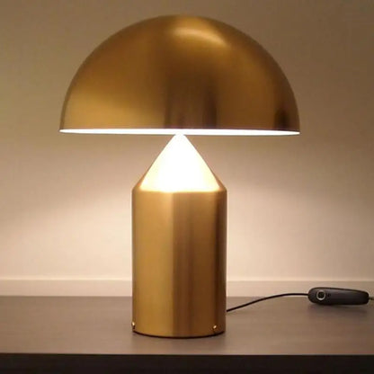 Lampe de table LED au design minimaliste nordique, luxueuse et dorée, idéale pour un salon, une chambre à coucher ou une table de chevet, haut de gamme et orientable.